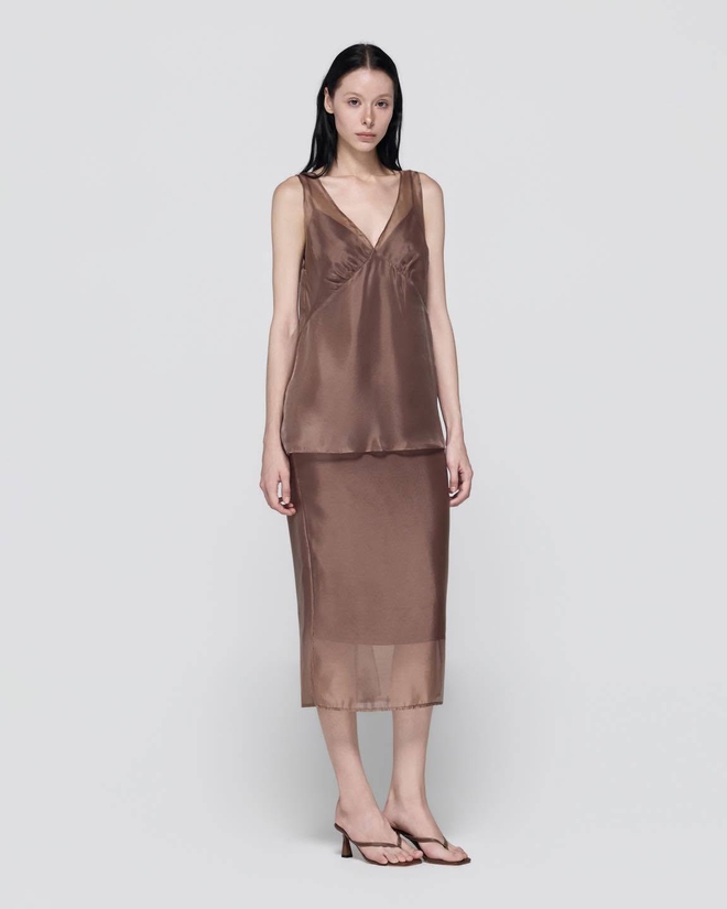 Màu kem, beige và nâu, bộ ba khuynh đảo tủ đồ thu đông 2026 - Ảnh 11.