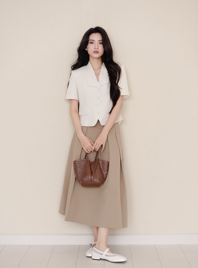 Màu kem, beige và nâu, bộ ba khuynh đảo tủ đồ thu đông 2026 - Ảnh 5.