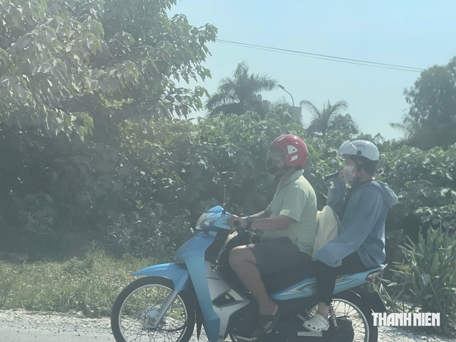 'B&atilde;o bụi' dưới ch&acirc;n cầu Thăng Long - Ảnh 3.