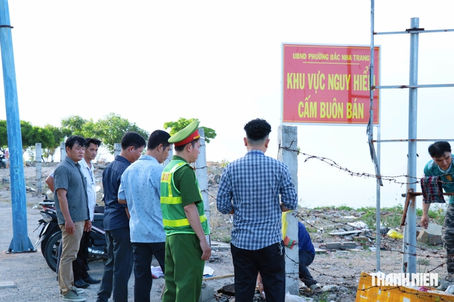 Sau phản &aacute;nh của Thanh Ni&ecirc;n, c&ocirc;ng an dẹp qu&aacute;n x&aacute; tự ph&aacute;t tr&ecirc;n đ&egrave;o Lương Sơn- Ảnh 5.
