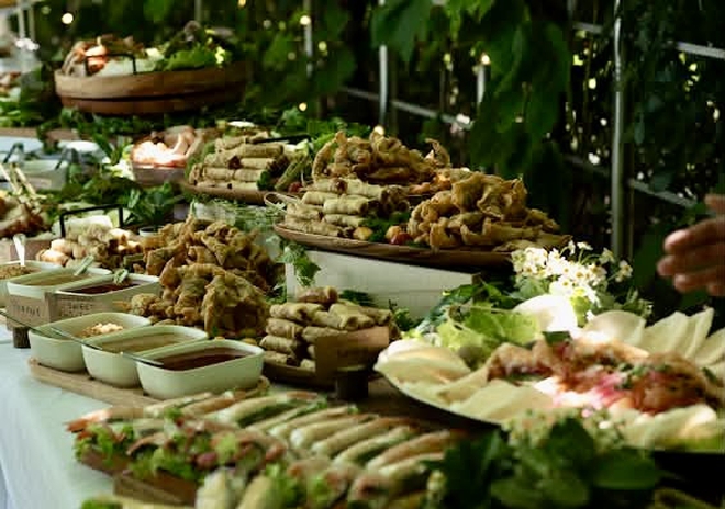 Đầu bếp Việt nấu tiệc cưới to&agrave;n m&oacute;n ăn qu&ecirc; hương ở Canada - Ảnh 3.