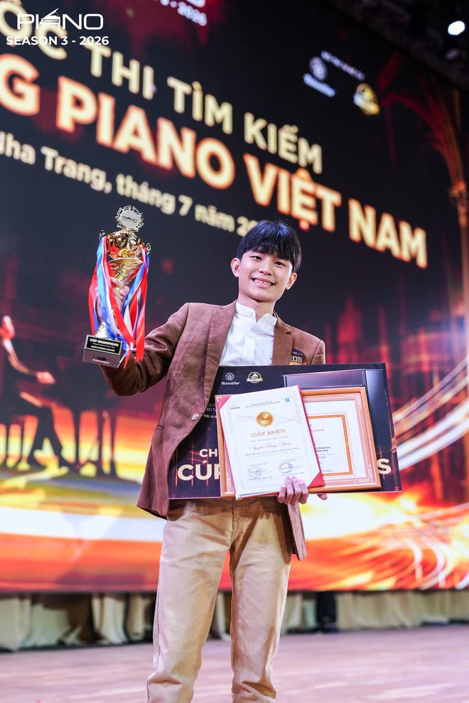 Từ cậu bé né đám đông đến người kể chuyện bằng phím đàn - Ảnh 3.