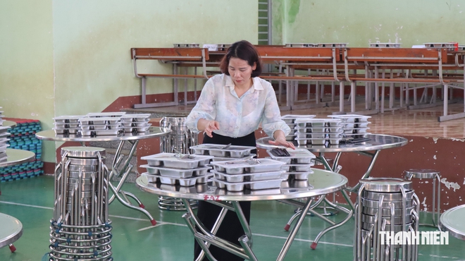 Học sinh biên giới Đồng Nai thích thú với những bữa ăn bán trú đầu tiên - Ảnh 5.