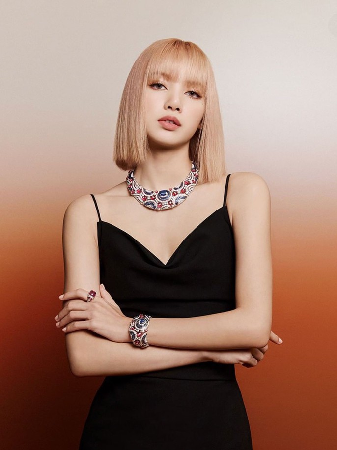 Lộ diện album solo của Lisa Sang xịn mịn có cả mùi vàng có cả hình ảnh  Jennie lọt vào