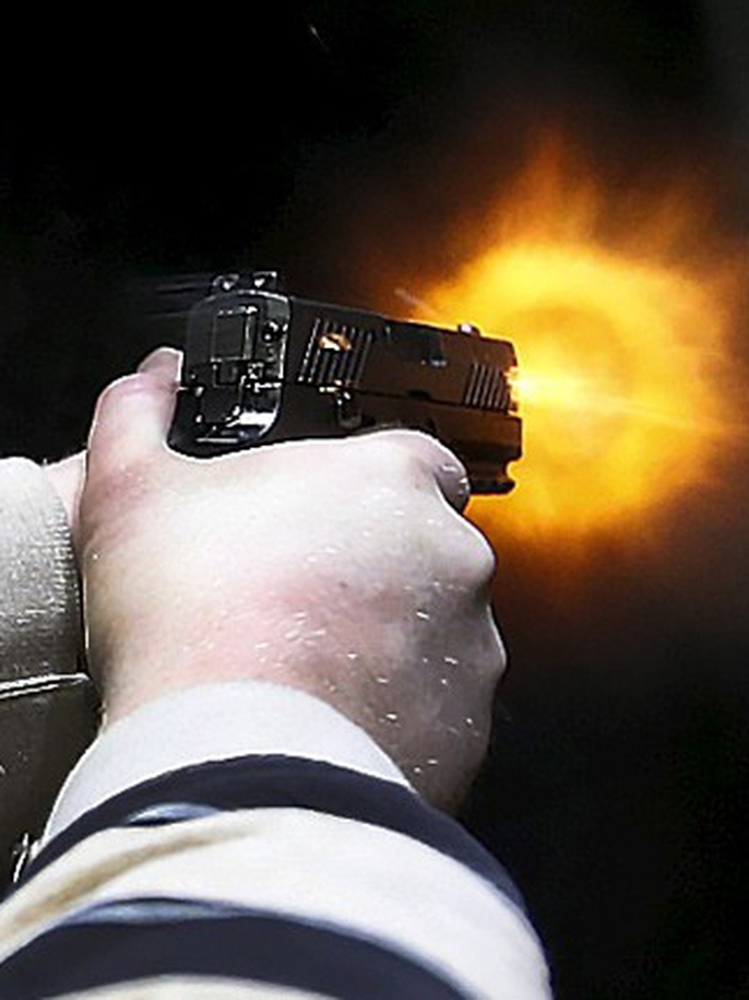 Chia sẻ 71+ ảnh cầm súng siêu hot - Tin Học Vui