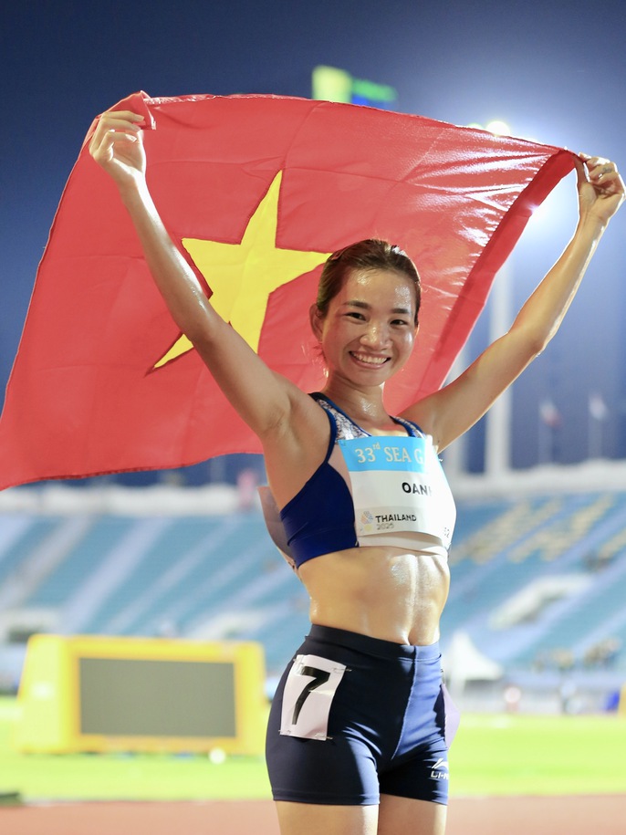Thống trị đường chạy ĐNÁ, nữ hoàng điền kinh Việt Nam lập kỷ lục chưa từng có trong lịch sử SEA Games