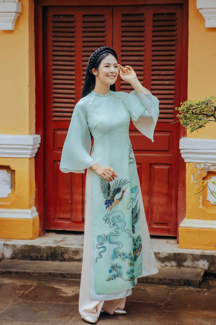 Áo dài nam màu da mới mẻ  Vietnamese traditional clothing, Ao dai
