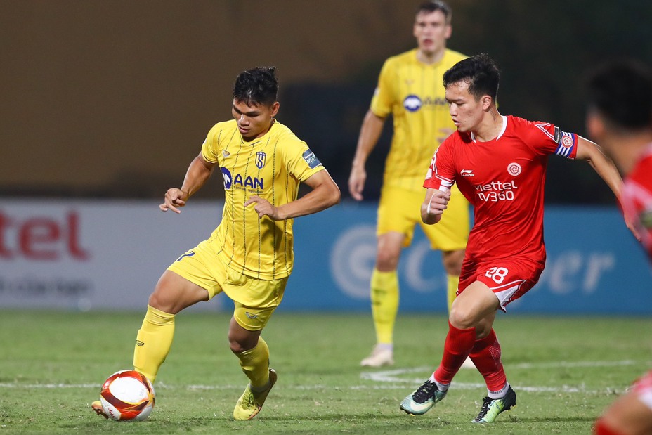 V-League 2023, Viettel 3-0 SLNA: Hoàng Đức tỏa sáng, 3 điểm quý giá ở Hàng Đẫy - Ảnh 1. V-League 2023, Viettel 3-0 SLNA: Hoàng Đức tỏa sáng, 3 điểm quý giá ở Hàng Đẫy - Ảnh 1.