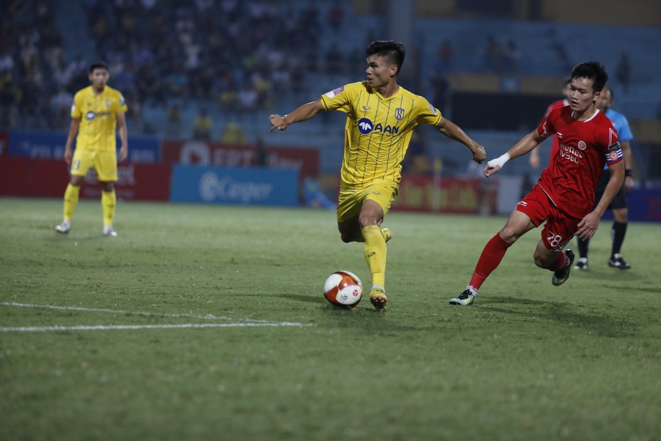 V-League 2023, Viettel 3-0 SLNA: Hoàng Đức tỏa sáng, 3 điểm quý giá ở Hàng Đẫy - Ảnh 1. V-League 2023, Viettel 3-0 SLNA: Hoàng Đức tỏa sáng, 3 điểm quý giá ở Hàng Đẫy - Ảnh 1.