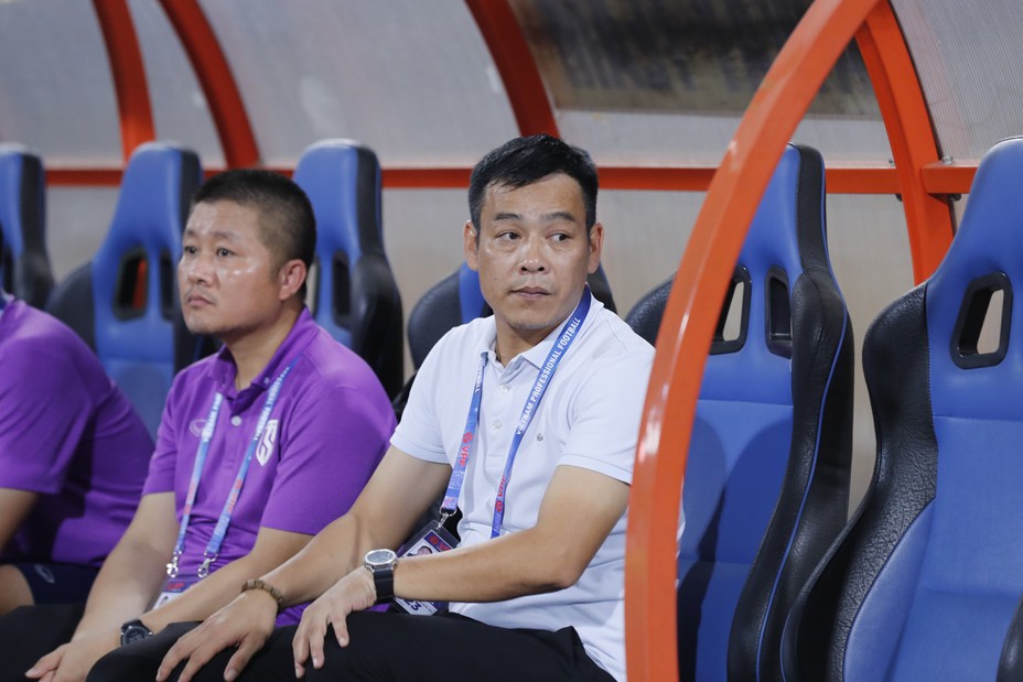 V-League 2023, Viettel 3-0 SLNA: Hoàng Đức tỏa sáng, 3 điểm quý giá ở Hàng Đẫy - Ảnh 2. V-League 2023, Viettel 3-0 SLNA: Hoàng Đức tỏa sáng, 3 điểm quý giá ở Hàng Đẫy - Ảnh 2.