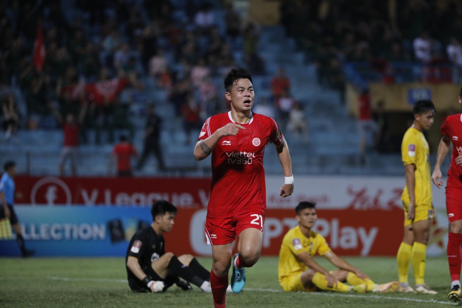V-League 2023, Viettel 1-0 SLNA: Hoàng Đức treo bóng, Đức Chiến lập công! - Ảnh 1. V-League 2023, Viettel 1-0 SLNA: Hoàng Đức treo bóng, Đức Chiến lập công! - Ảnh 1.