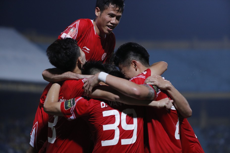 V-League 2023, Viettel 3-0 SLNA: Hoàng Đức tỏa sáng, 3 điểm quý giá ở Hàng Đẫy - Ảnh 4. V-League 2023, Viettel 3-0 SLNA: Hoàng Đức tỏa sáng, 3 điểm quý giá ở Hàng Đẫy - Ảnh 4.