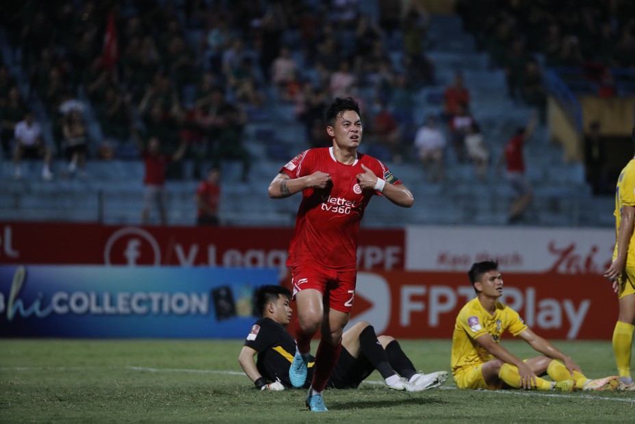 V-League 2023, Viettel 3-0 SLNA: Hoàng Đức tỏa sáng, 3 điểm quý giá ở Hàng Đẫy - Ảnh 3. V-League 2023, Viettel 3-0 SLNA: Hoàng Đức tỏa sáng, 3 điểm quý giá ở Hàng Đẫy - Ảnh 3.