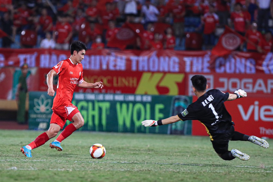 V-League 2023, Viettel 3-0 SLNA: Hoàng Đức tỏa sáng, 3 điểm quý giá ở Hàng Đẫy - Ảnh 1. V-League 2023, Viettel 3-0 SLNA: Hoàng Đức tỏa sáng, 3 điểm quý giá ở Hàng Đẫy - Ảnh 1.