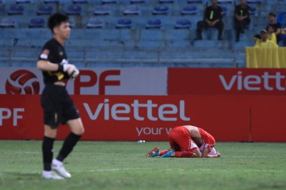 V-League 2023, Viettel 3-0 SLNA: Hoàng Đức tỏa sáng, 3 điểm quý giá ở Hàng Đẫy - Ảnh 4. V-League 2023, Viettel 3-0 SLNA: Hoàng Đức tỏa sáng, 3 điểm quý giá ở Hàng Đẫy - Ảnh 4.