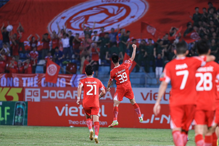 V-League 2023, Viettel 3-0 SLNA: Hoàng Đức tỏa sáng, 3 điểm quý giá ở Hàng Đẫy - Ảnh 1. V-League 2023, Viettel 3-0 SLNA: Hoàng Đức tỏa sáng, 3 điểm quý giá ở Hàng Đẫy - Ảnh 1.