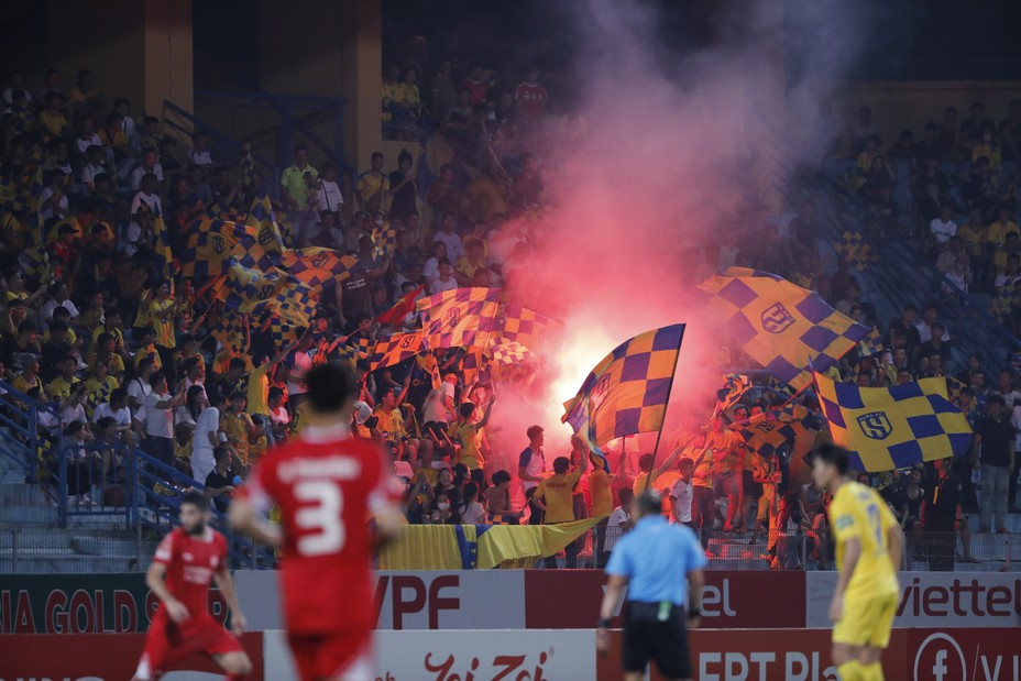 V-League 2023, Viettel 3-0 SLNA: Hoàng Đức tỏa sáng, 3 điểm quý giá ở Hàng Đẫy - Ảnh 2. V-League 2023, Viettel 3-0 SLNA: Hoàng Đức tỏa sáng, 3 điểm quý giá ở Hàng Đẫy - Ảnh 2.
