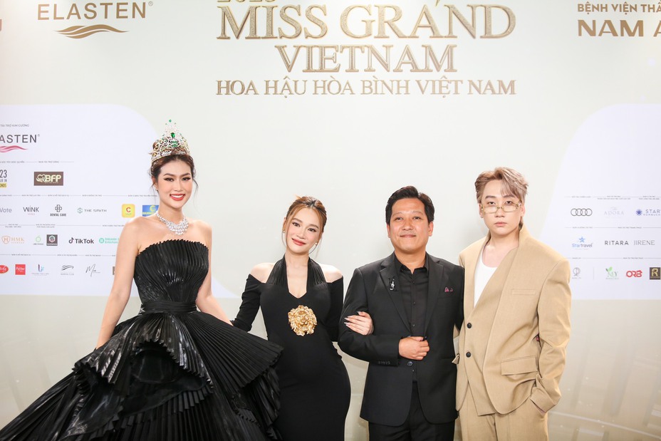 Chung kết Miss Grand Vietnam 2023: Trường Giang - Nhã Phương tình tứ trên thảm đỏ - Ảnh 5. Chung kết Miss Grand Vietnam 2023: Trường Giang - Nhã Phương tình tứ trên thảm đỏ - Ảnh 5.