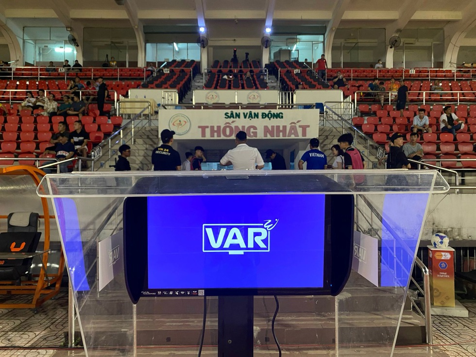 Đại chiến V-League vòng 5: VAR thành ‘người phán xử’ 6 cuộc đua cực nóng- Ảnh 1.