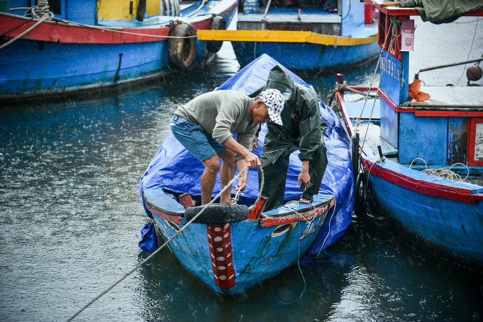 TP.Đà Nẵng chủ động ứng phó áp thấp nhiệt đới, cảnh báo giông sét- Ảnh 1.