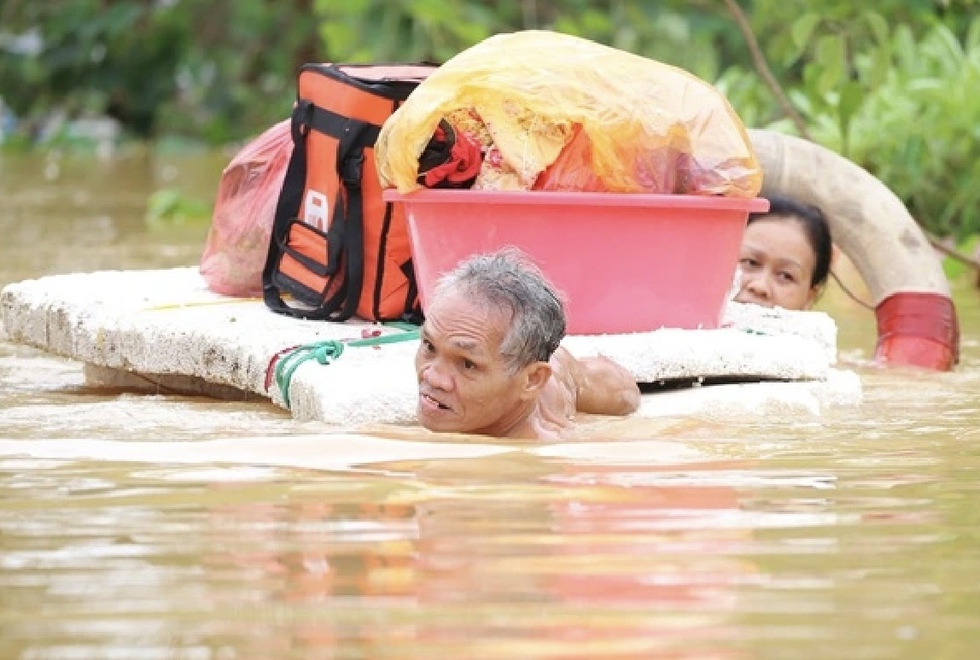 Biển Đông có thể đón áp thấp nhiệt đới, miền Trung đón nhiều đợt mưa lớn- Ảnh 1.