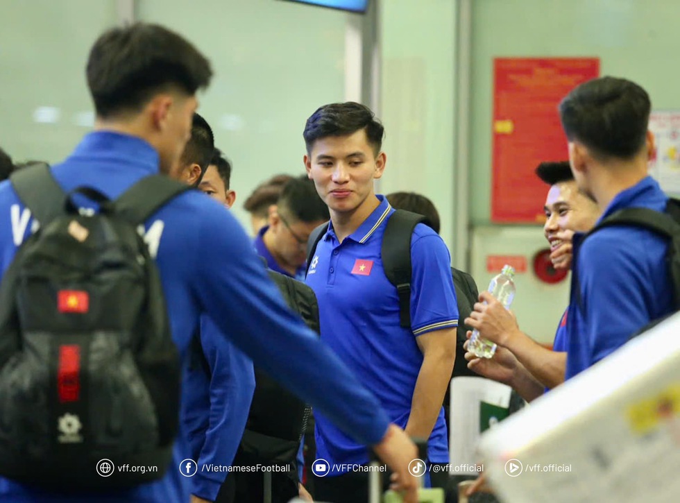 Đội tuyển Việt Nam phấn khởi sang Hàn Quốc ‘dùi mài kinh sử’, AFF Cup quá cận kề- Ảnh 3.