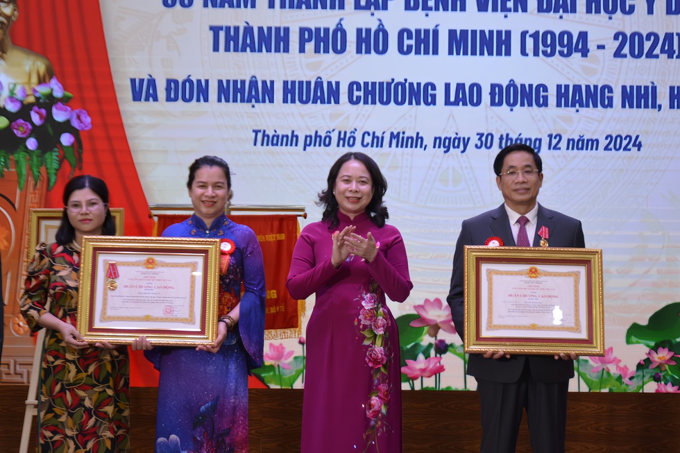 Bệnh viện Đại học Y Dược TP.HCM nhận danh hiệu Anh hùng Lao động- Ảnh 3.