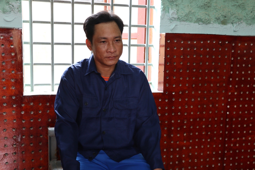 Vĩnh Long: Khởi tố, bắt tạm giam bị can xúc phạm quốc kỳ Việt Nam- Ảnh 1.