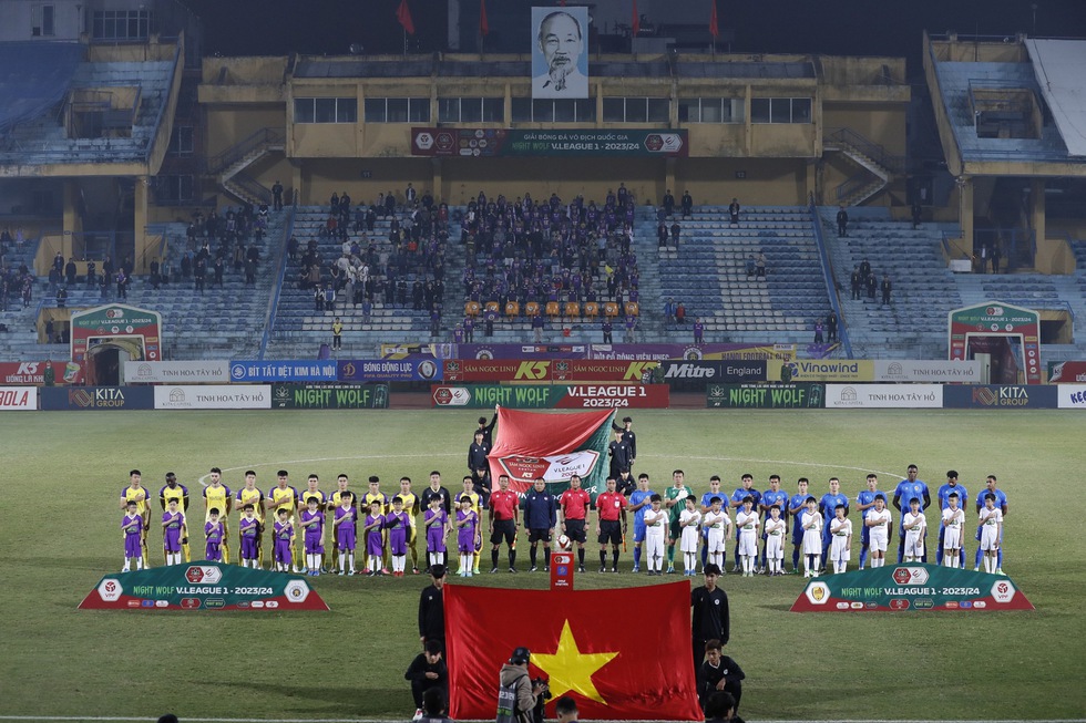 VFF họp nóng nhưng chưa ngã ngũ, không đội nào muốn rời sân Hàng Đẫy, AFC vào cuộc- Ảnh 1.