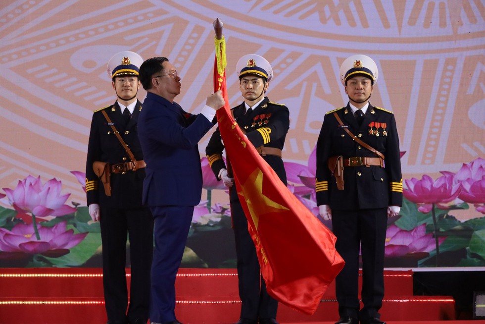 Tổng công ty Tân Cảng Sài Gòn nhận danh hiệu Anh hùng Lao động lần 2- Ảnh 1.