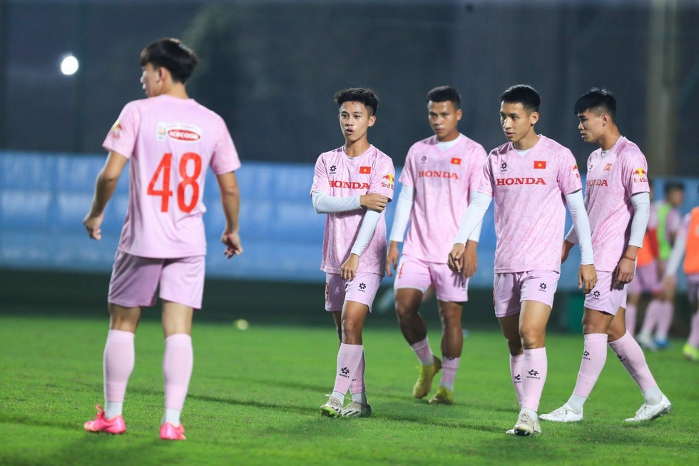 HLV Troussier đích thân công bố loại 5 cầu thủ, đội tuyển Việt Nam sang Indonesia ngày nào?- Ảnh 5.