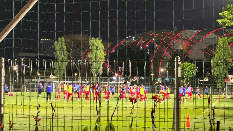 Phải tập trên sân ‘phủi’, đội tuyển Việt Nam có nguy cơ bị ‘do thám’ ở Indonesia- Ảnh 1.