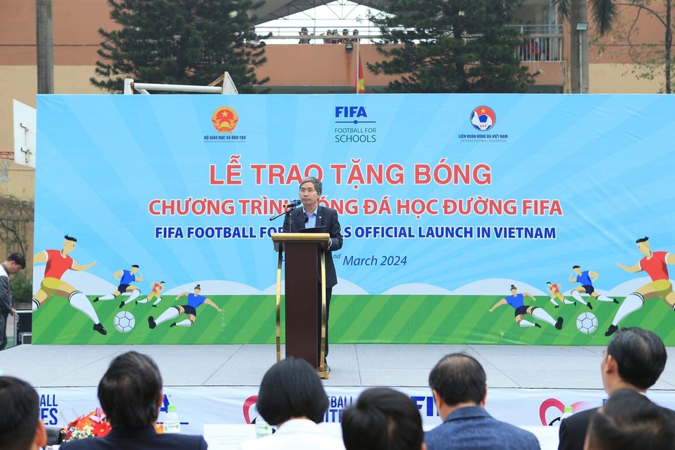 FIFA và hành động ý nghĩa vì tương lai bóng đá học đường tại Việt Nam- Ảnh 1.