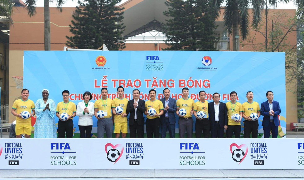 FIFA và hành động ý nghĩa vì tương lai bóng đá học đường tại Việt Nam- Ảnh 3.