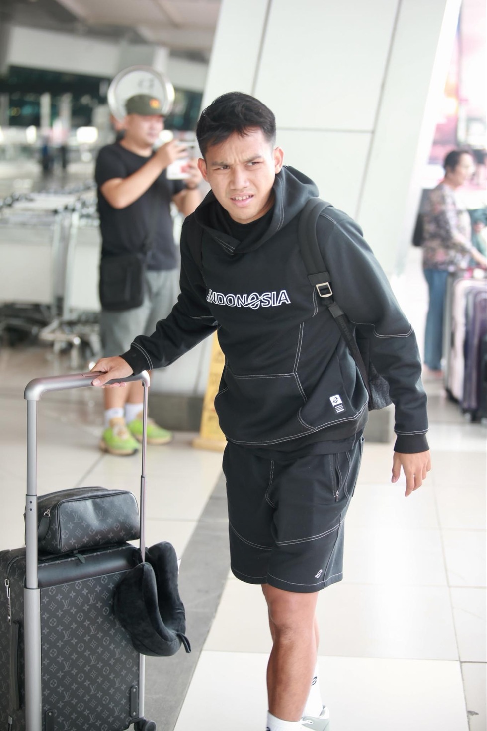 Sao trẻ Indonesia dùng vali, túi hàng hiệu trong ngày đến Hà Nội, đối đầu đội tuyển Việt Nam- Ảnh 9.