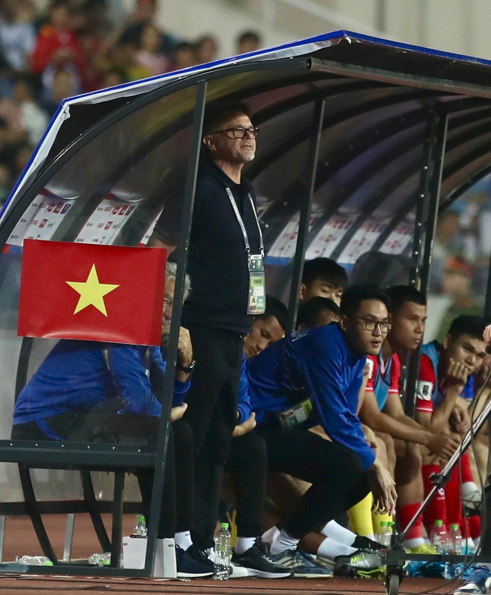 HLV Troussier: ‘Tôi đã đóng cửa đầu óc mình với truyền thông. Tôi thất bại. Tôi nhớ Việt Nam’- Ảnh 1.