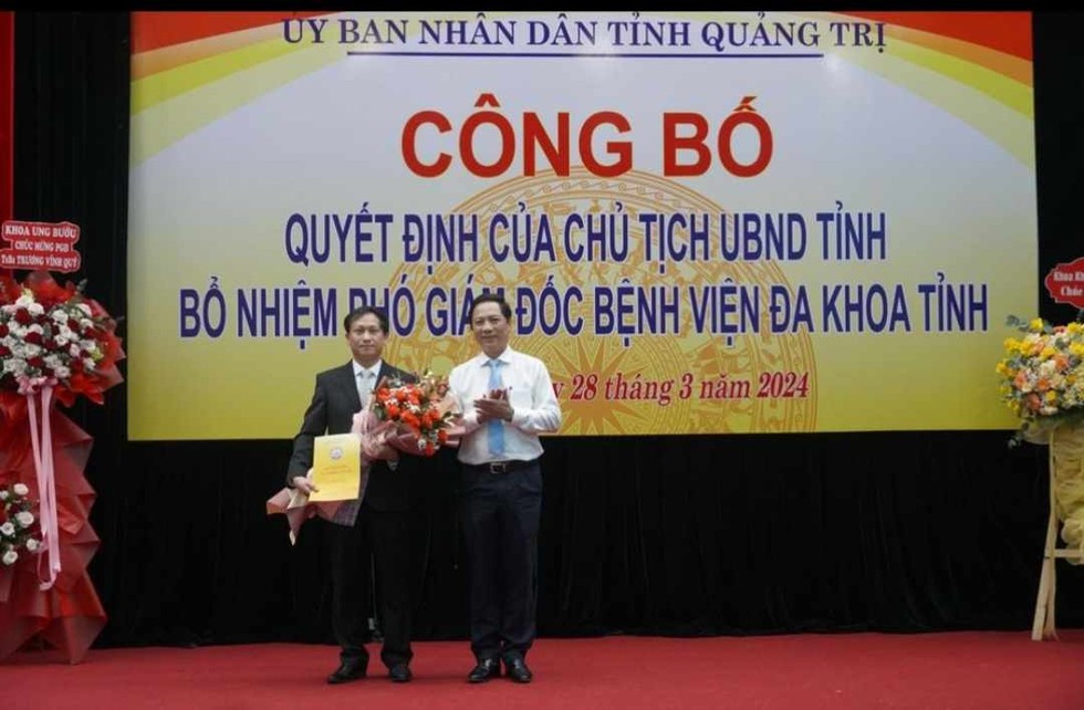 Bổ nhiệm ông Trương Vĩnh Quý làm Phó giám đốc Bệnh viện đa khoa tỉnh Quảng Trị- Ảnh 1.