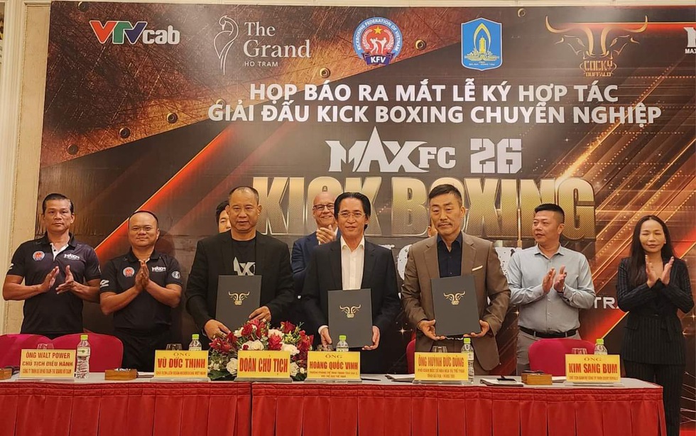 2 võ sĩ kickboxing Việt Nam đánh bại đối thủ cực mạnh tại MAXFC 26 - Ảnh 3.