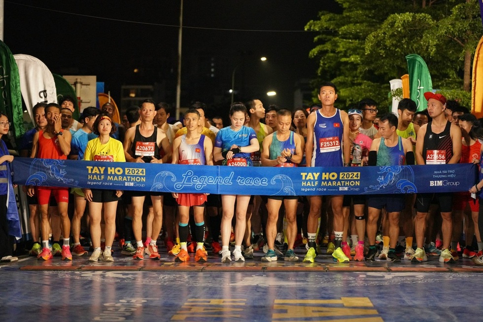 Cô gái truyền cảm hứng Hồng Lệ vô địch giải chạy bán marathon lớn nhất Việt Nam - Ảnh 4.