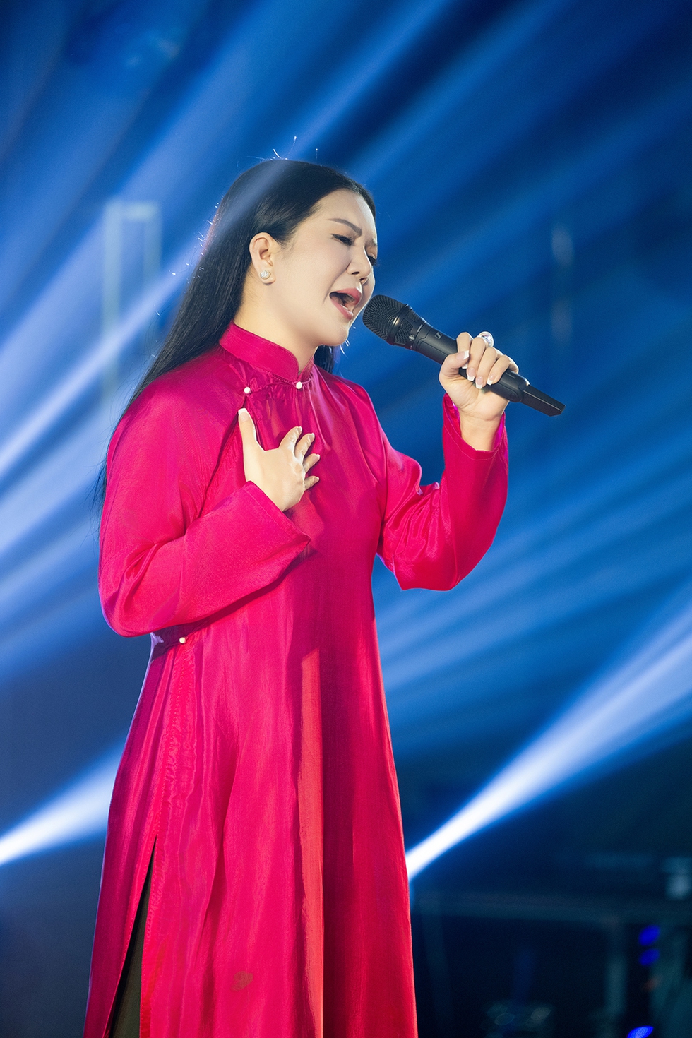 Đinh Hiền Anh xin phép NSND Thanh Hoa hát lại 'Tàu anh qua núi' - Ảnh 2.