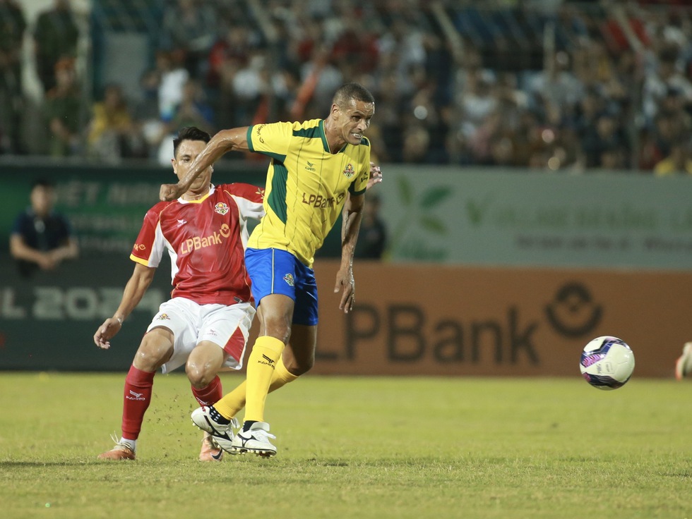 Rivaldo thể hiện đẳng cấp World Cup, đội cựu danh thủ Brazil thắng đậm các ngôi sao Việt Nam- Ảnh 8.
