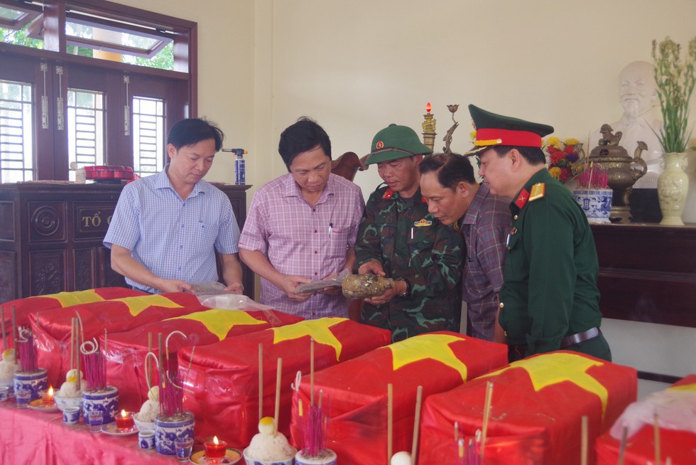 2 trong 12 hài cốt liệt sĩ vừa tìm thấy ở Quảng Trị có kèm thông tin- Ảnh 4.