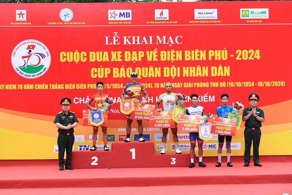 Thủ tướng Phạm Minh Chính chúc mừng cuộc đua xe đạp ‘Về Điện Biên Phủ, Cúp Báo QĐND’- Ảnh 6.