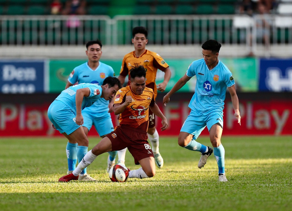 Chỉ đội bóng cũ của Kiatisak và Hà Nội đủ chuẩn dự giải châu Á, nhiều CLB bị phạt- Ảnh 3.