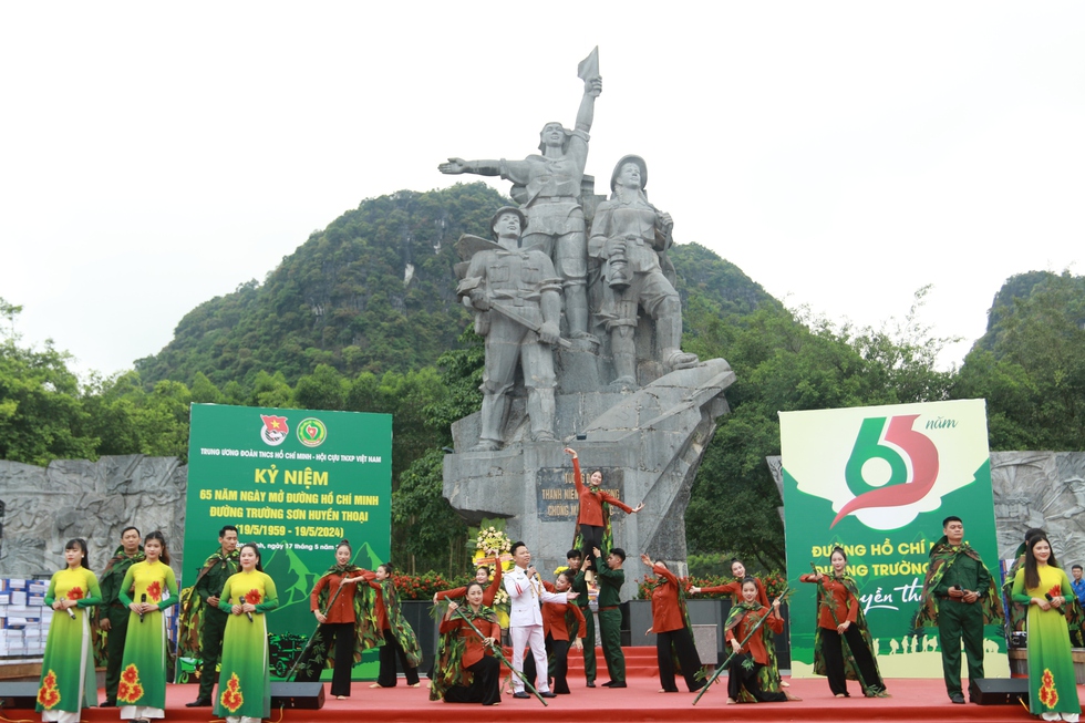 Chương trình nghệ thuật kỷ niệm 65 năm Ngày mở đường Hồ Chí Minh - đường Trường Sơn huyền thoại