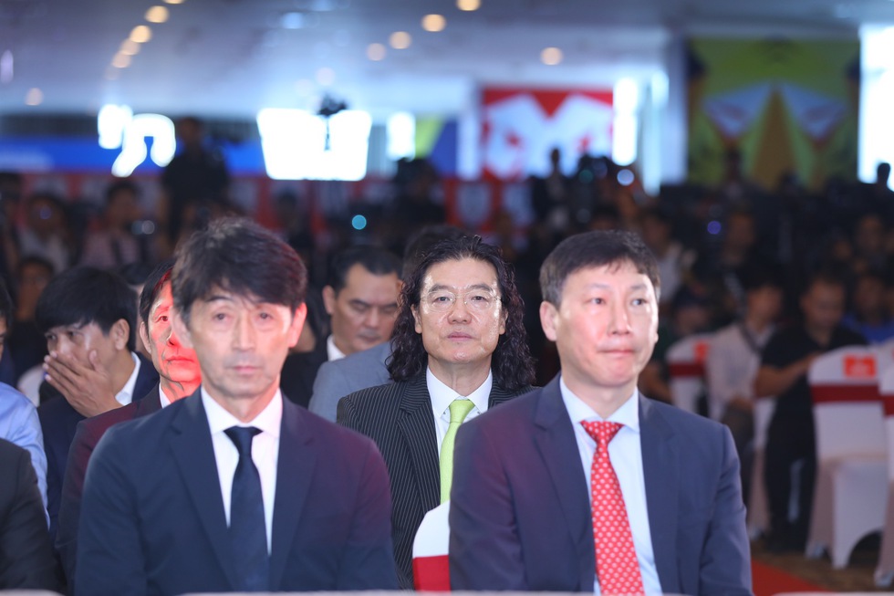 HLV Kim Sang-sik nhận định các đối thủ cùng bảng: 'Việt Nam muốn vô địch AFF Cup 2024'- Ảnh 3.