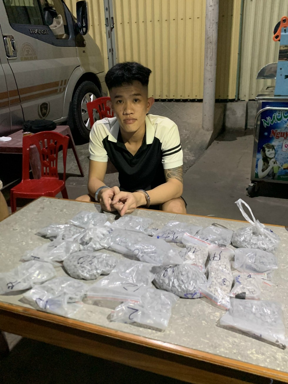Quảng Bình: Bắt giữ 3 nghi phạm, thu giữ hơn 6.000 viên ma túy- Ảnh 1.