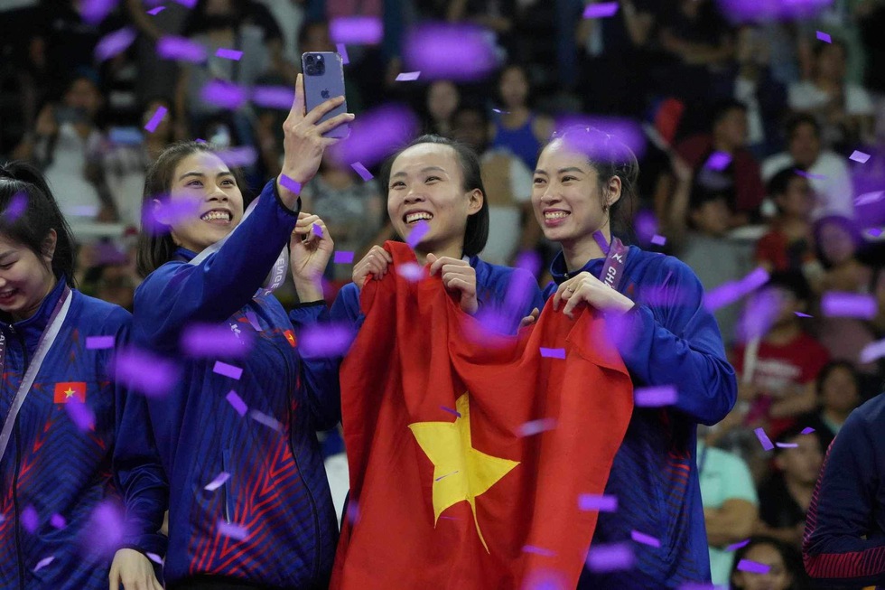 Vô địch AVC Challenge Cup, bóng chuyền nữ Việt Nam thăng hạng, qua mặt Hàn Quốc - Ảnh 4.