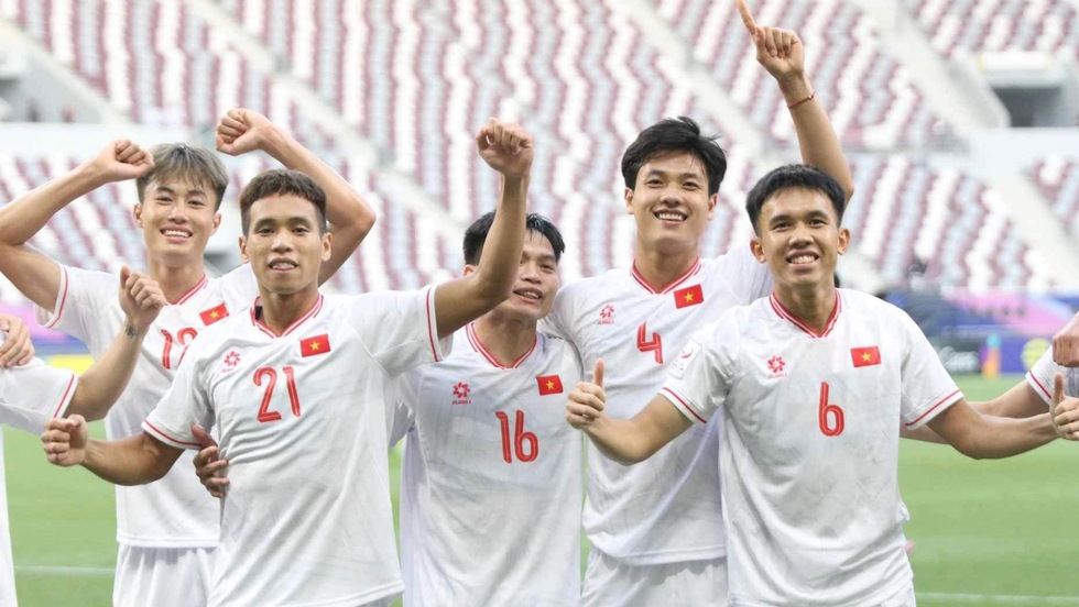 Hành trình của HLV Kim Sang-sik và bóng đá Việt Nam: Cùng nhau vượt sóng gió- Ảnh 2.