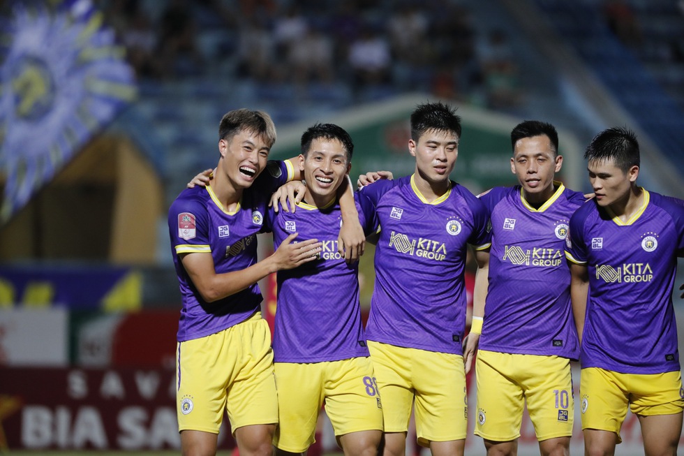 Nhiều ngôi sao xuất sắc, hàng tiền vệ đội tuyển Việt Nam bỗng nhiên chật chội
- Ảnh 4.